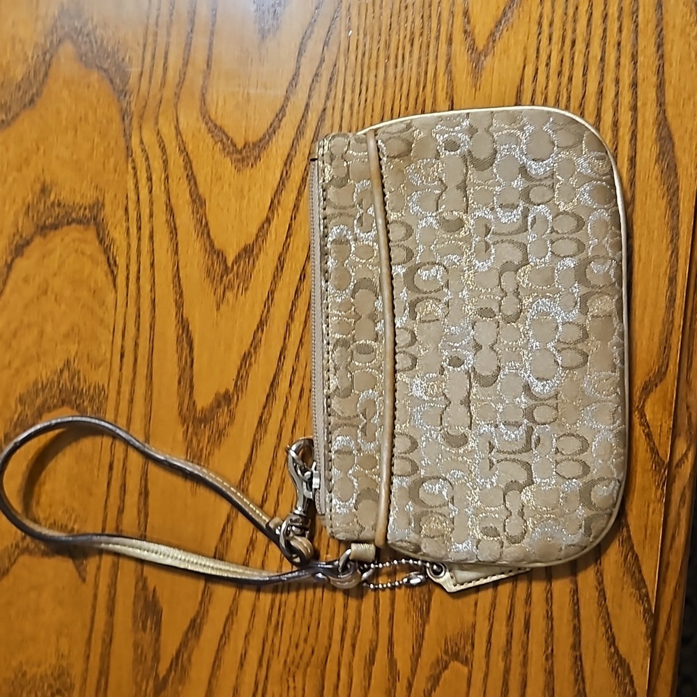 COACH GOLD WRISTLET